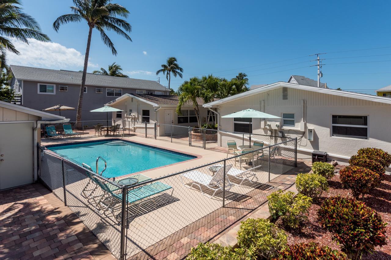 Gulf Breeze Condos Fort Myers Beach Exterior photo