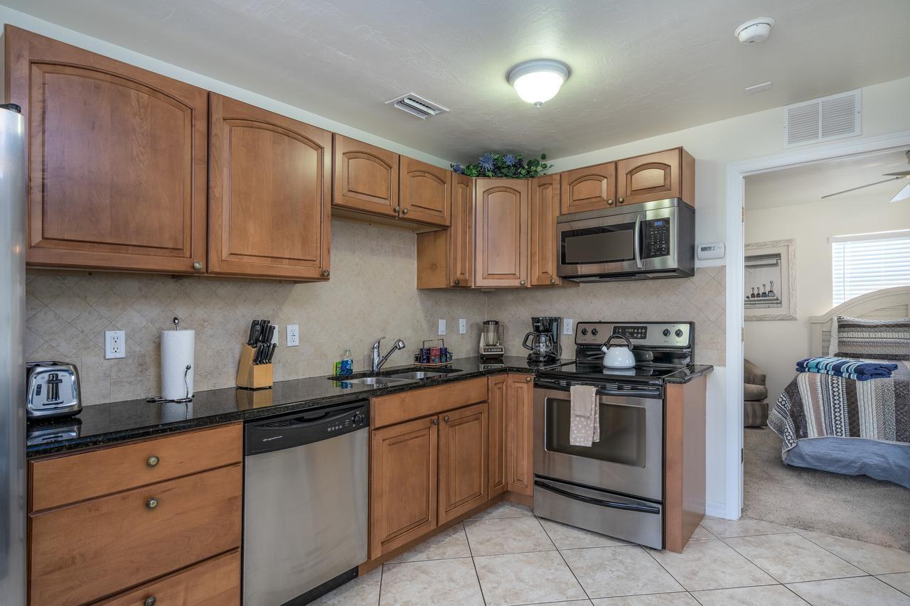 Gulf Breeze Condos Fort Myers Beach Exterior photo